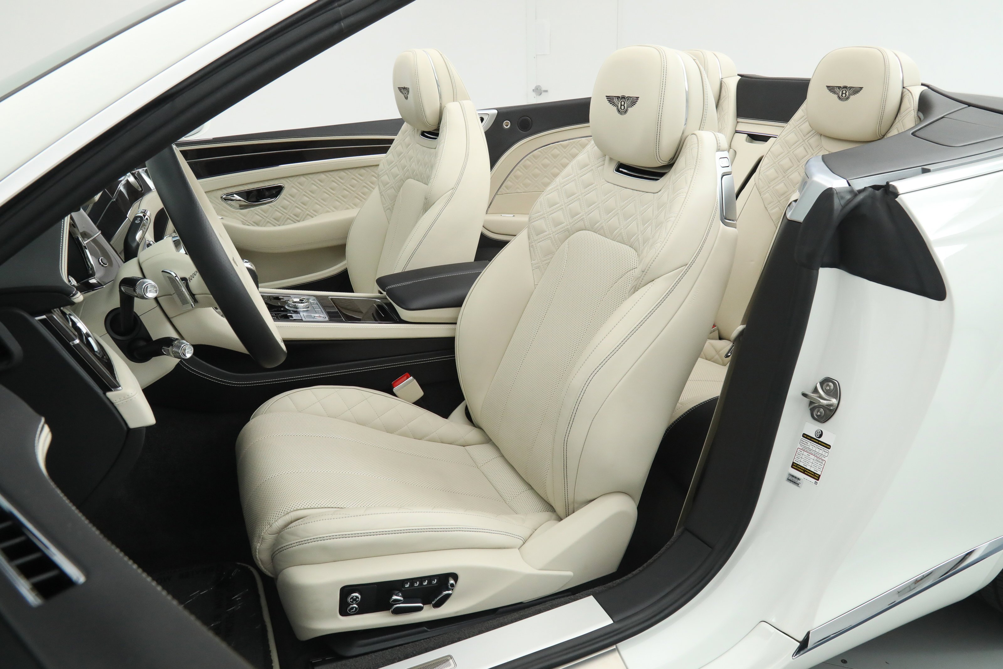 Used 2022 White Bentley GT V8 Convertible image 23