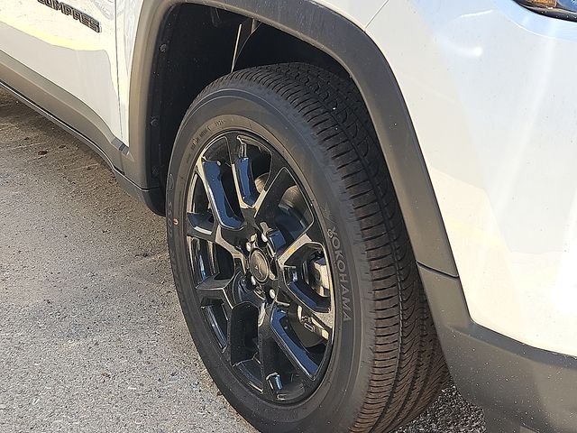 New 2026 Bright White Clear-Coat Exterior Paint Jeep  image 4