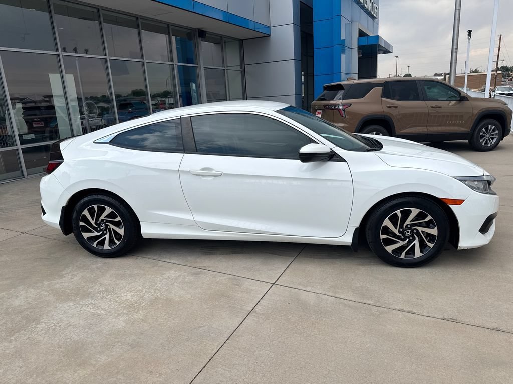 Used 2017  Honda LX image 6