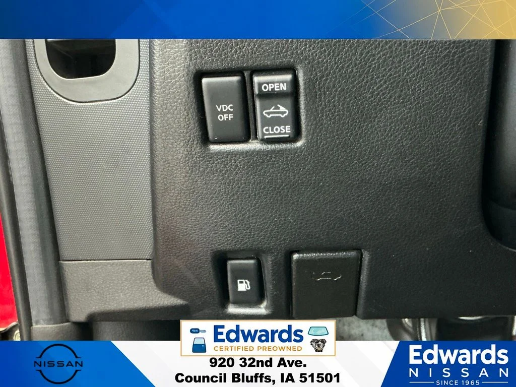 Used 2005 Red Nissan Grand Touring image 17