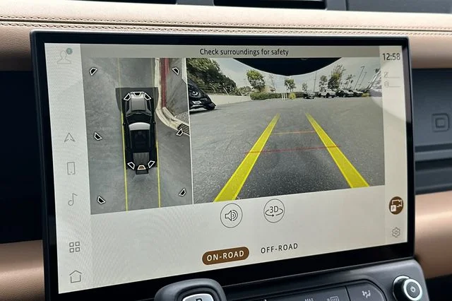 New 2026 Woolstone Green Land Rover X-Dynamic SE image 18