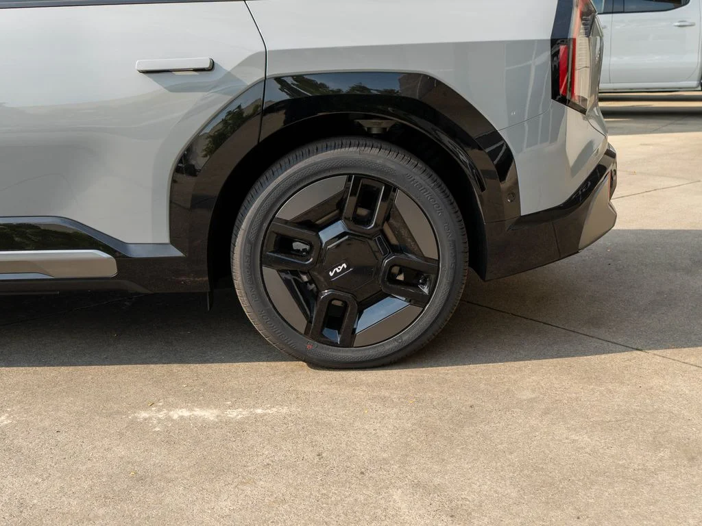 New 2026 Wolf Gray / Black Roof Kia GT-Line AWD image 35