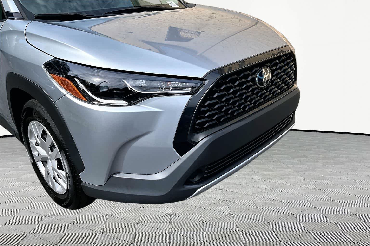 Used 2024 Sonic Silver Toyota L image 30