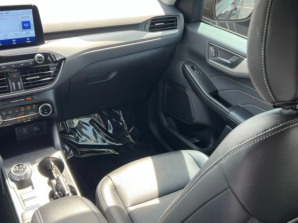 Certified Used 2022 Black Metallic Ford SE image 18
