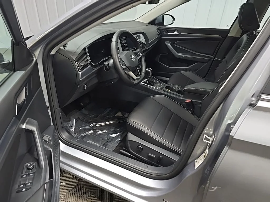 Used 2024 Gray Volkswagen 1.5T SE image 29