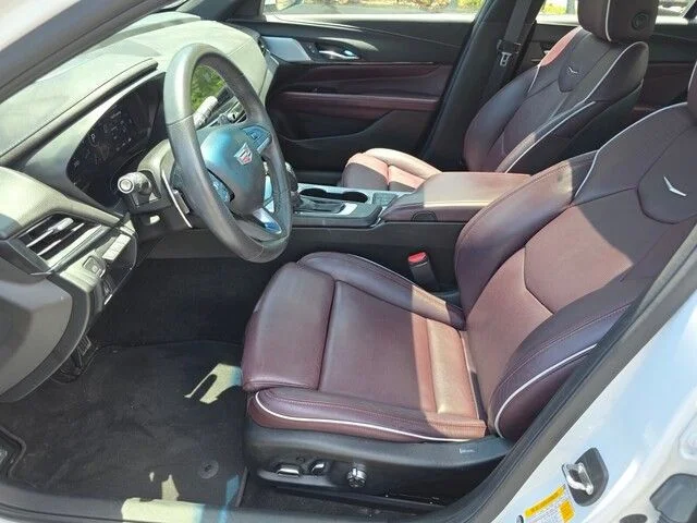 Used 2022 White Cadillac Sport image 21