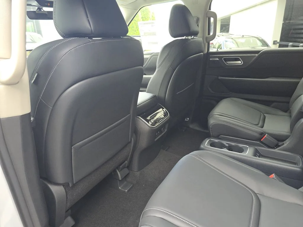 New 2026 RADIANT WHITE INFINITI Luxe 2WD image 6
