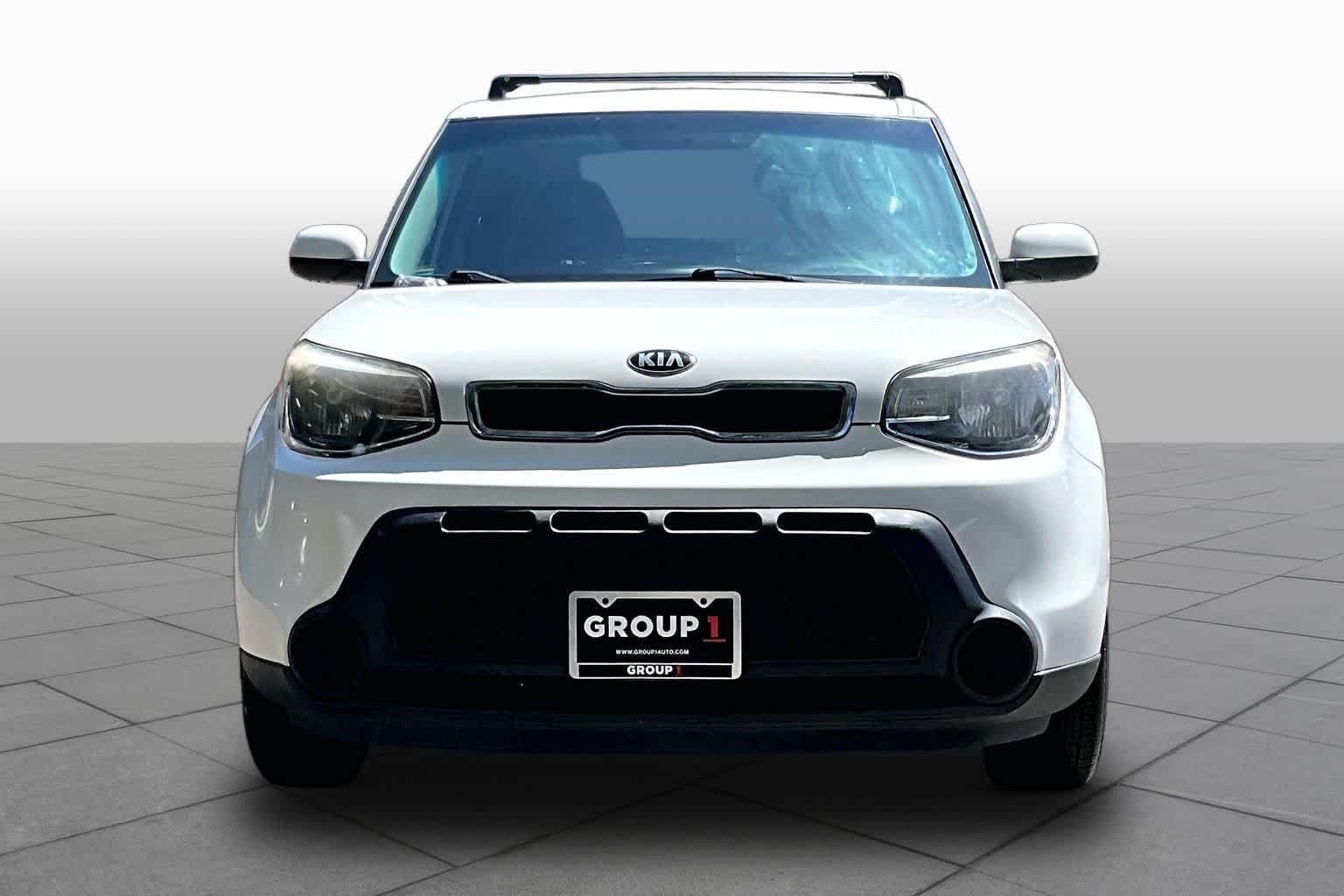 Used 2016 Clear White Kia Base image 4