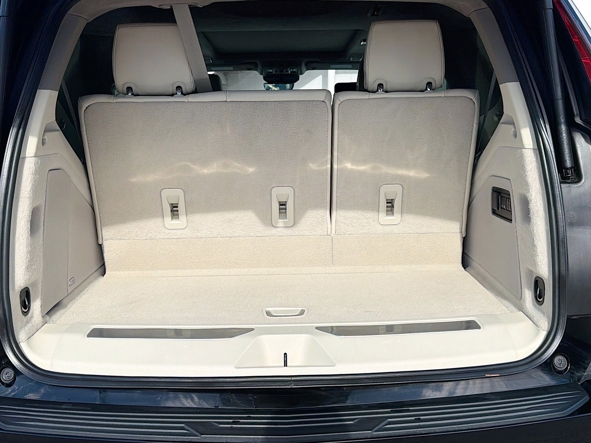 Used 2022 Black Raven Cadillac Sport Platinum image 12