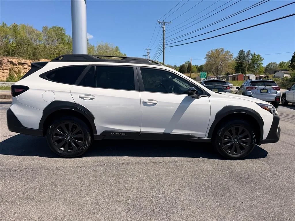 Used 2025 White Subaru Onyx Edition XT image 14