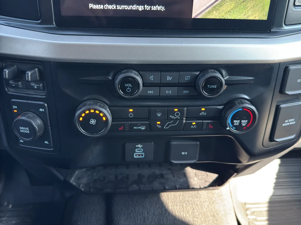 Used 2023 Oxford White Ford XLT image 39