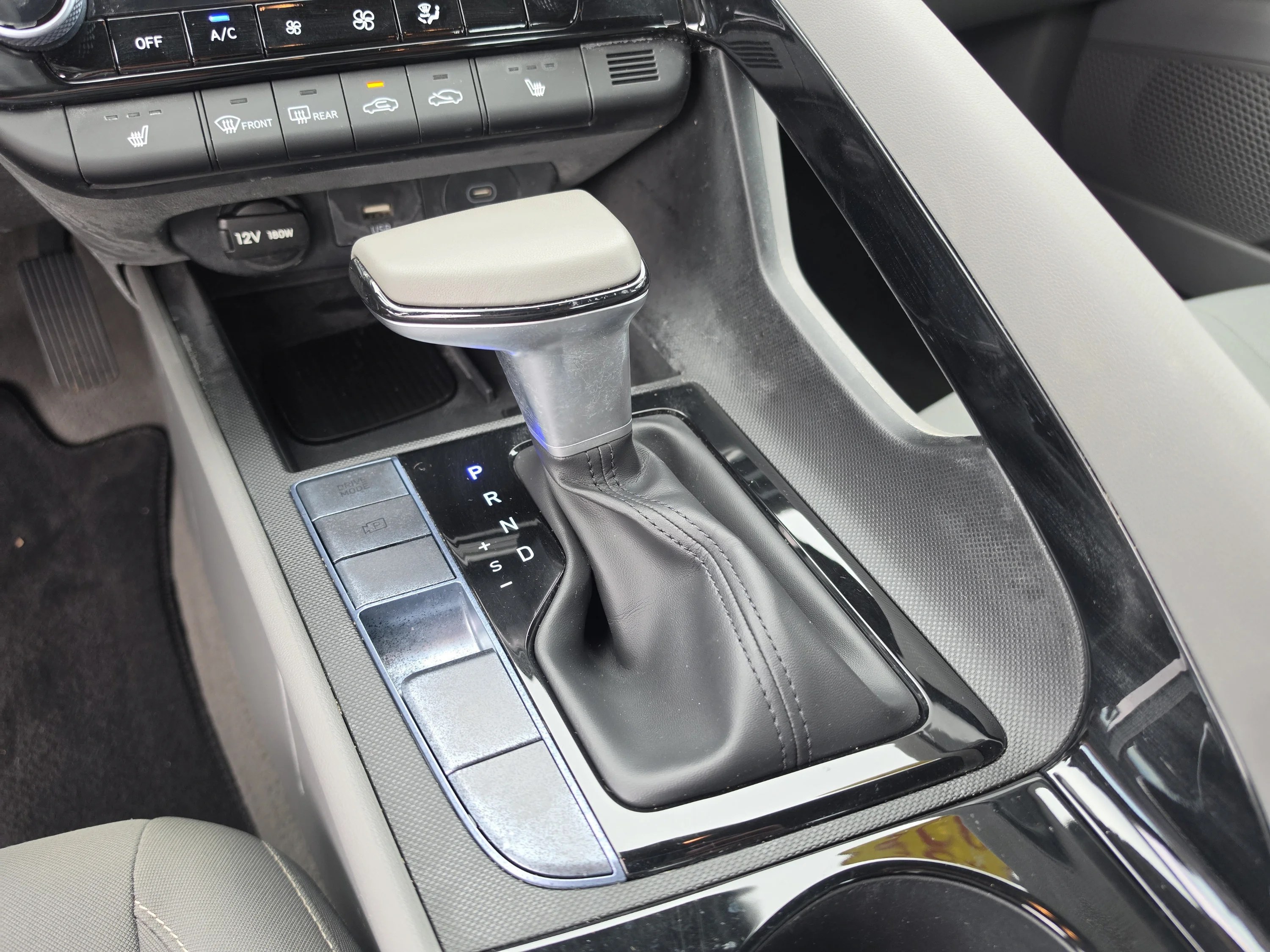 Used 2025 Amazon Gray Hyundai SEL Convenience image 30
