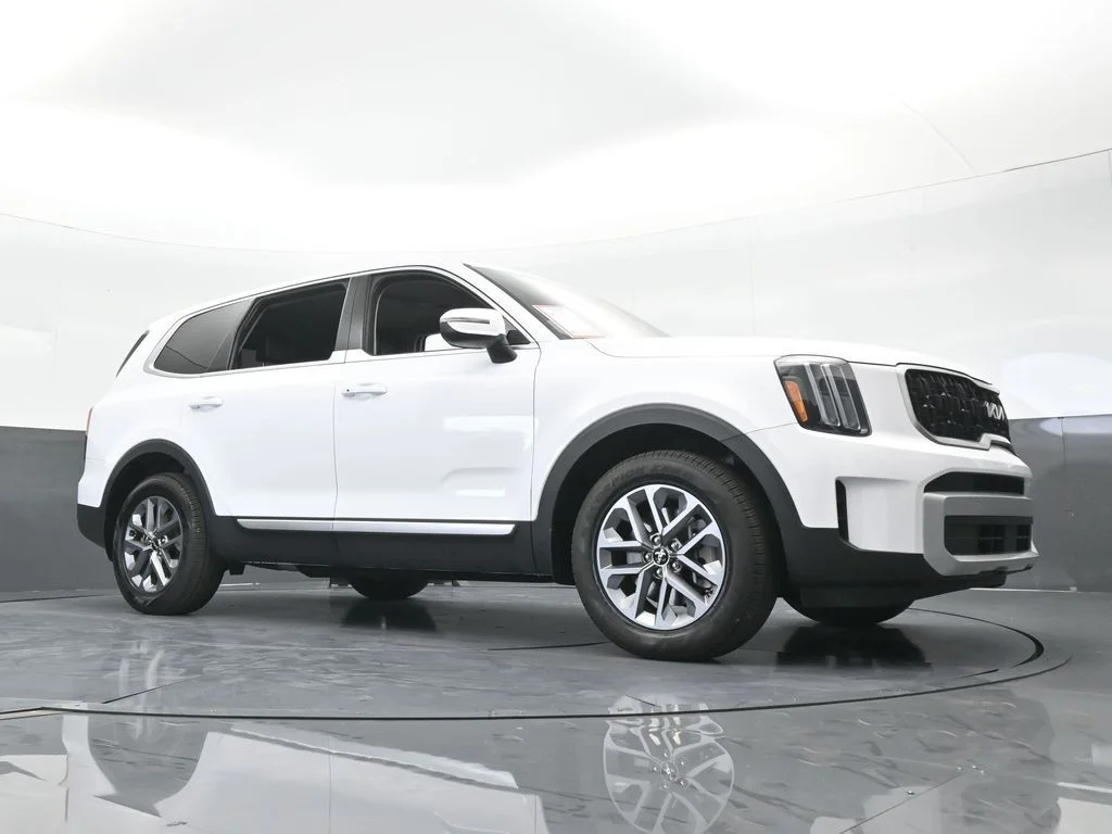 Used 2025 Glacial White Pearl Kia LX image 64