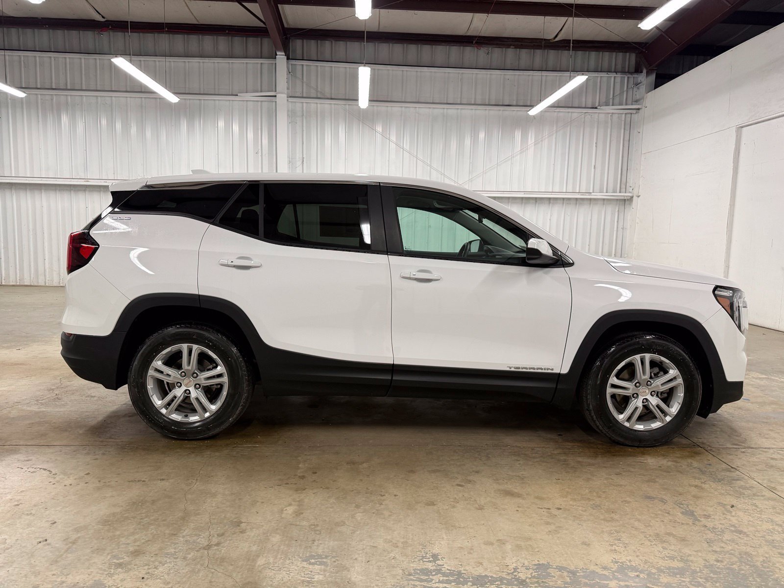 Used 2024 White GMC SLE image 5