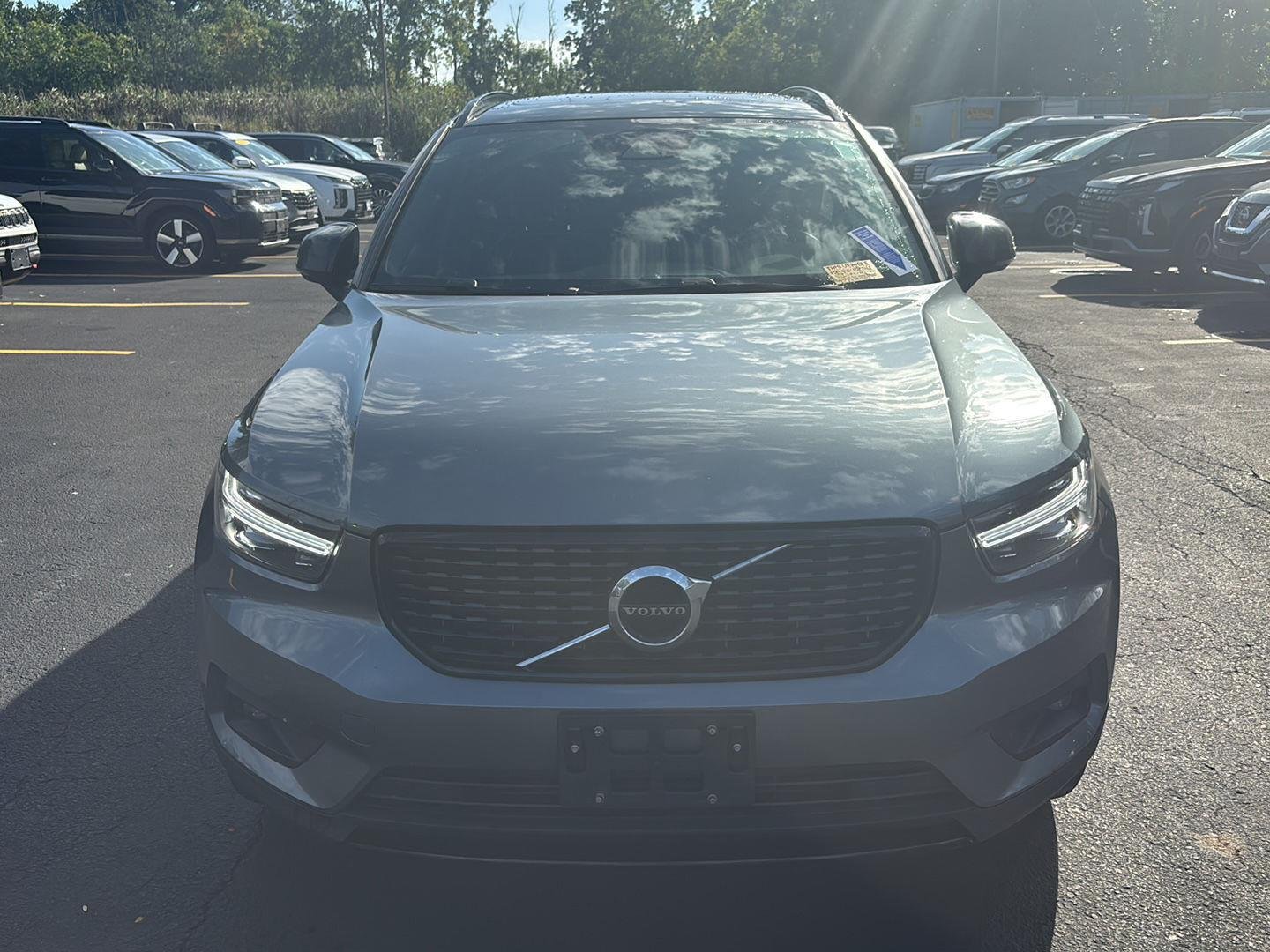 Used 2019 Gy Volvo R-Design image 2