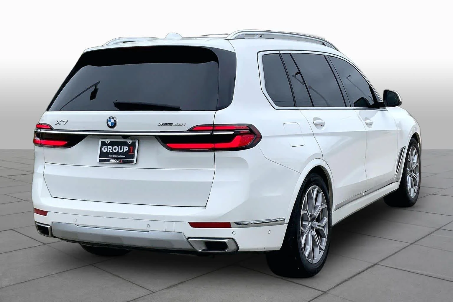 Used 2024 Alpine White BMW xDrive40i image 12