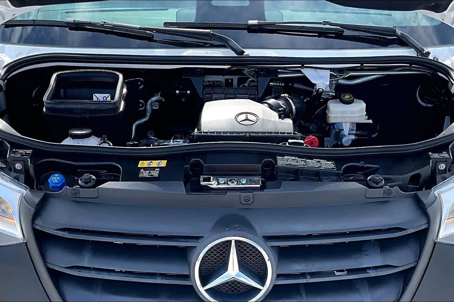 Used 2025 Arctic White Mercedes-Benz  image 34