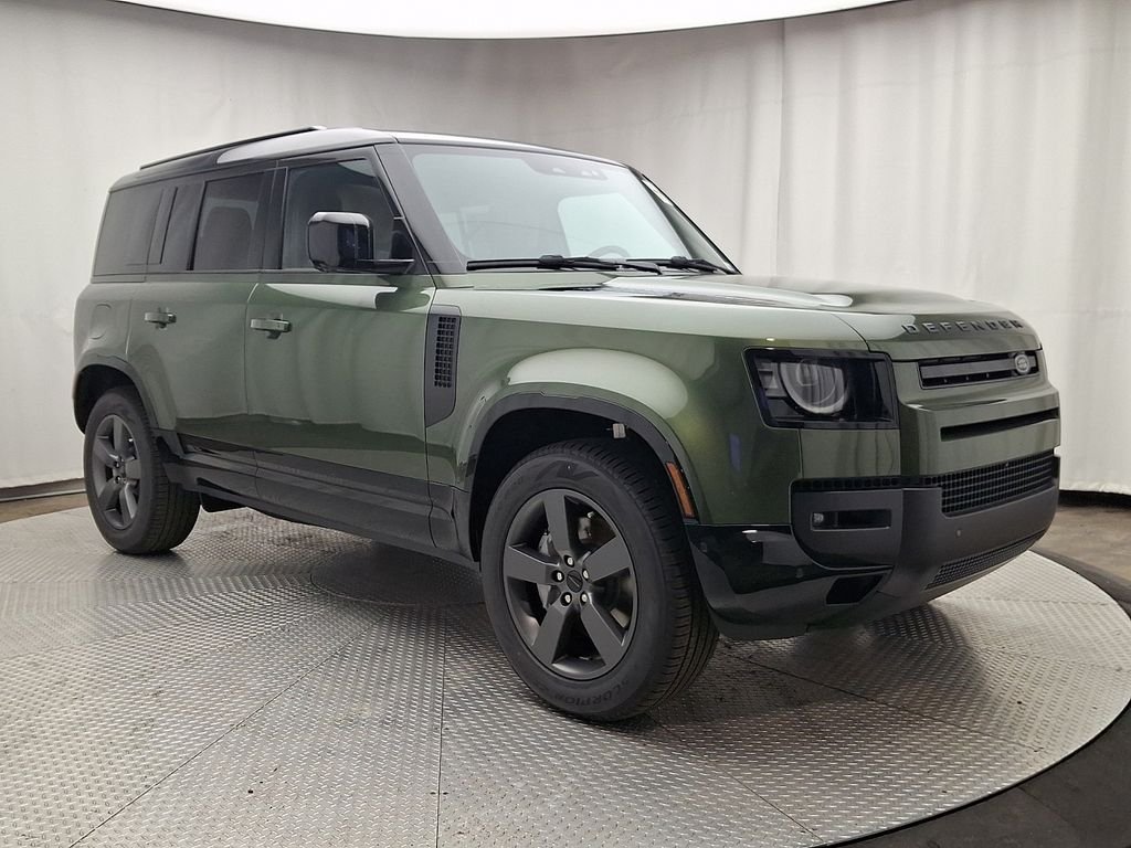 New 2026 Woolstone Green Land Rover X-Dynamic SE image 2