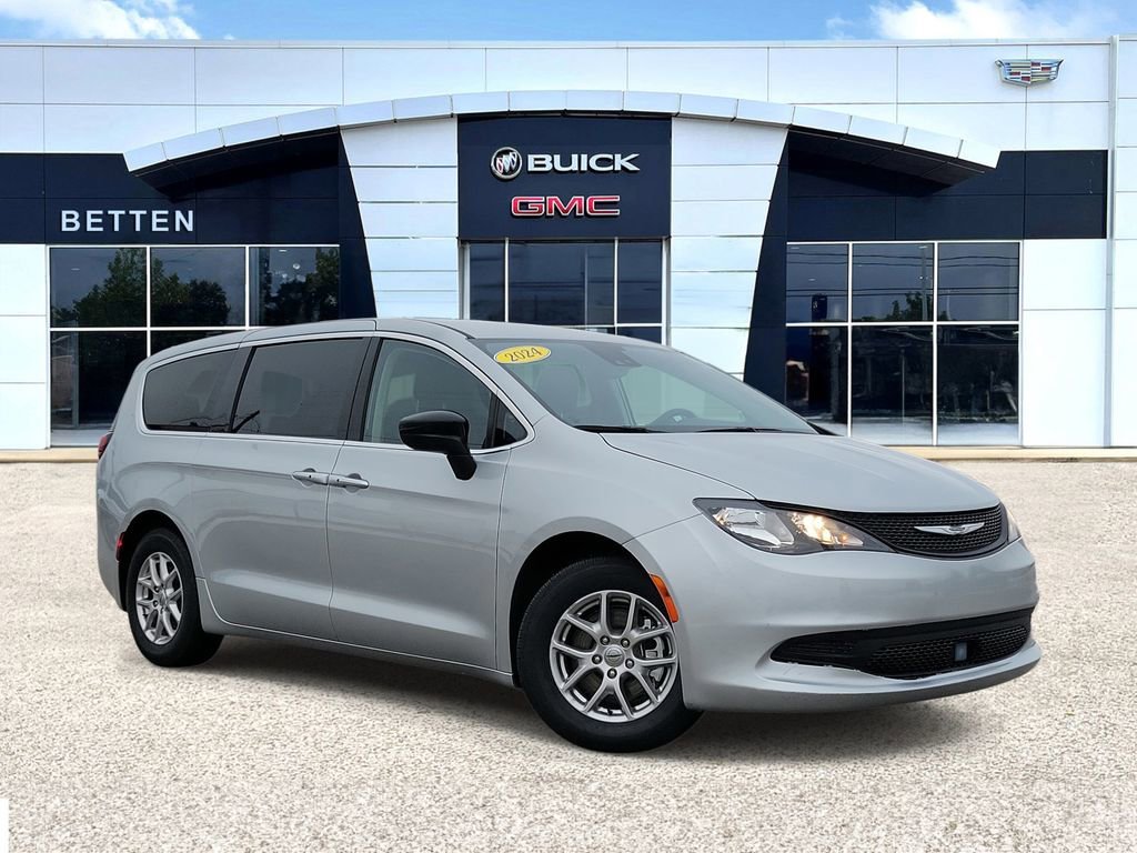 2024 Chrysler Voyager LX's photo