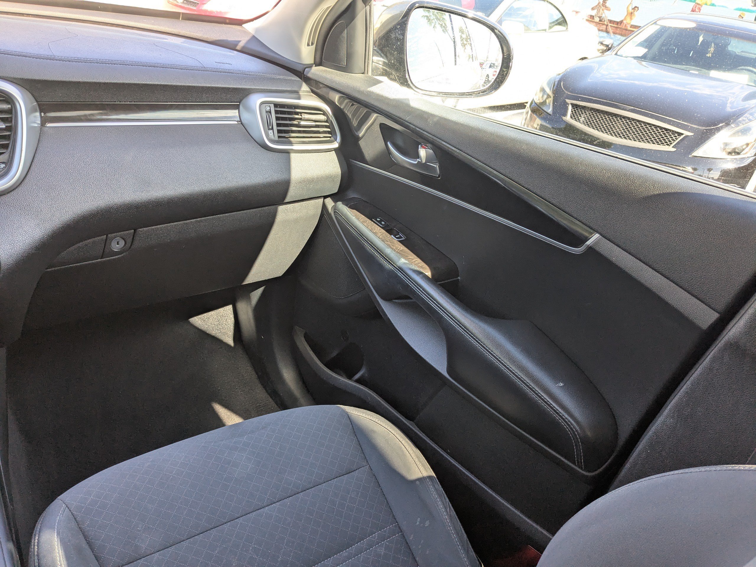 Used 2017 Titanium Silver Kia LX V6 image 19