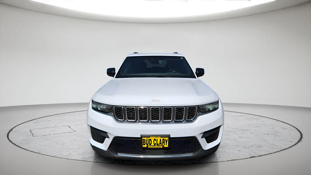 Used 2024 White Jeep Laredo X image 8
