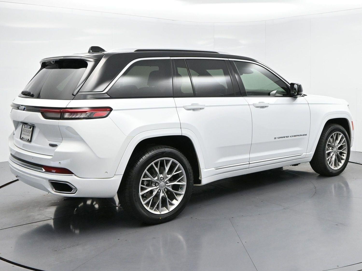 Used 2022 Bright White Clearcoat Jeep Summit image 7