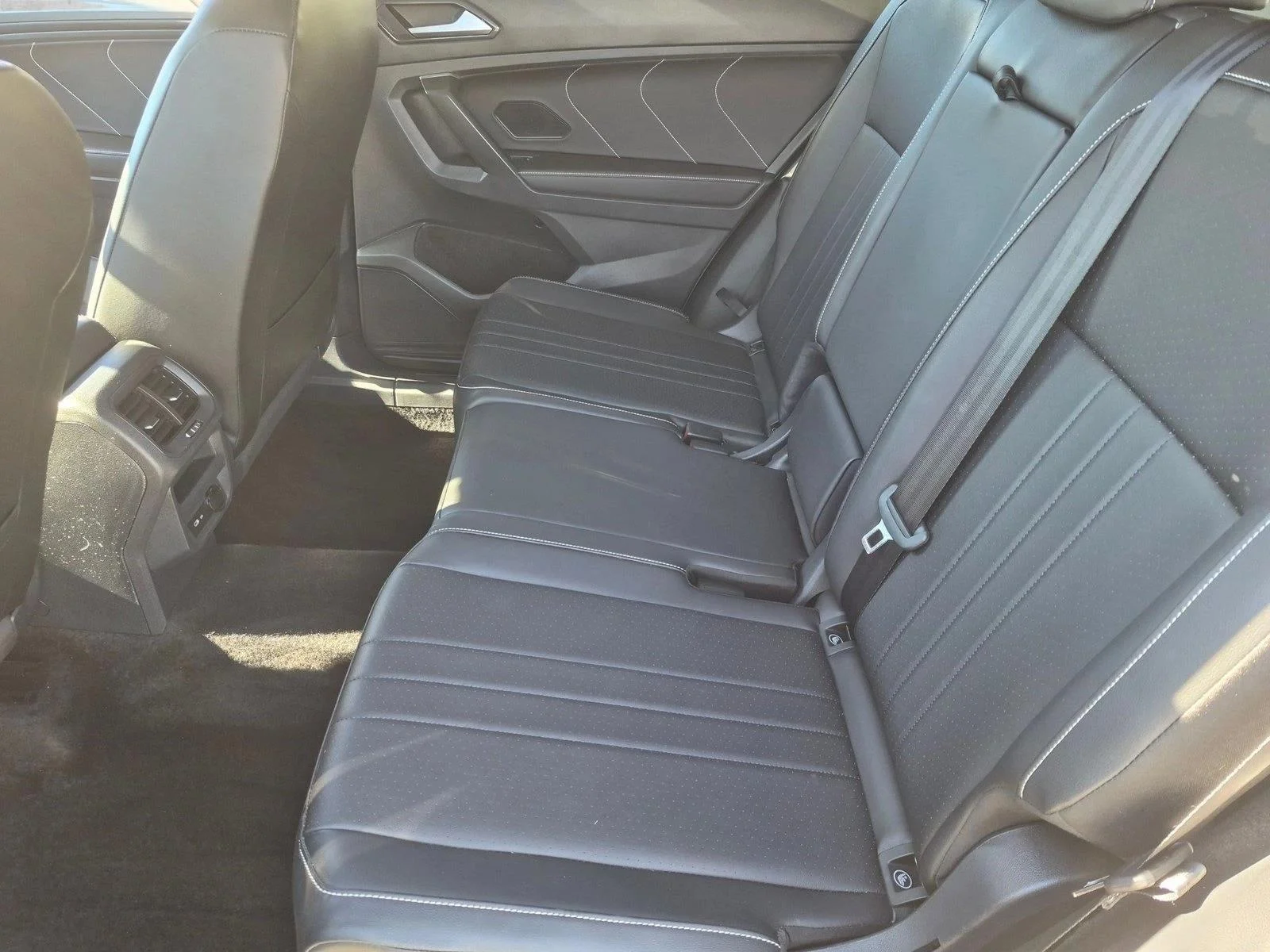 Used 2024 Pyrite Silver Metallic Volkswagen SE image 17