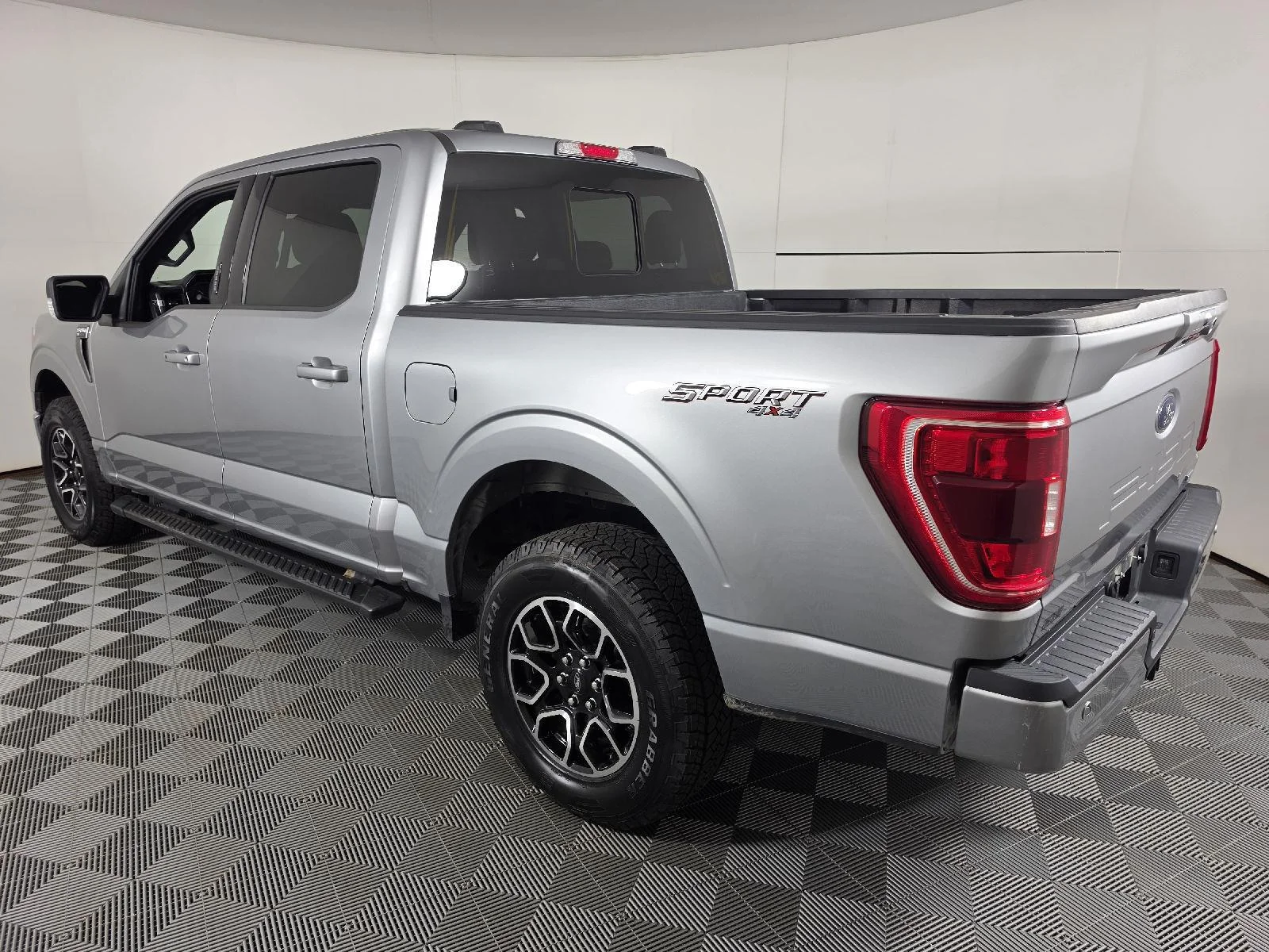 Used 2023 Iconic Silver Ford XLT image 8