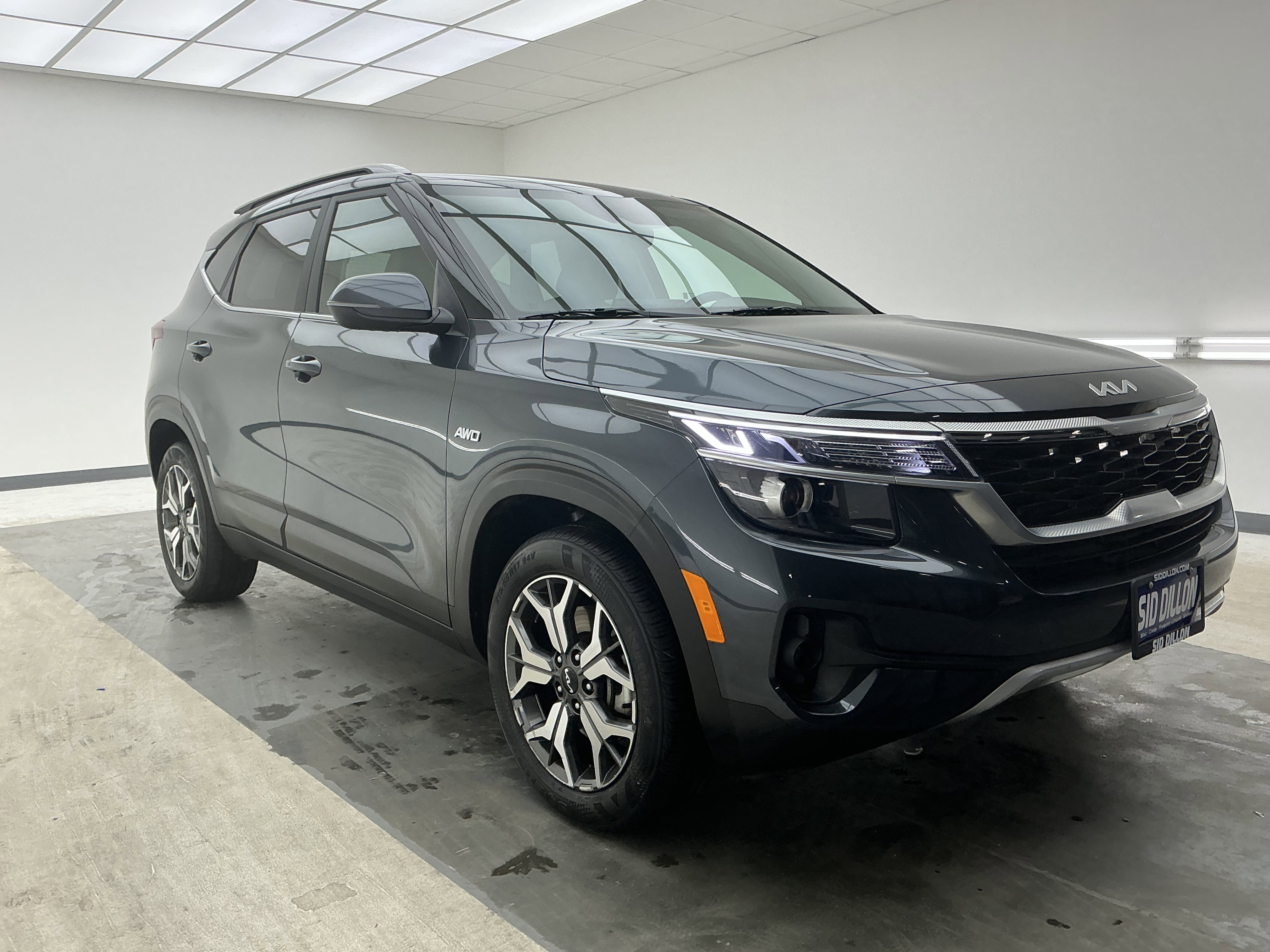 Used 2023 Gravity Gray Kia EX image 3