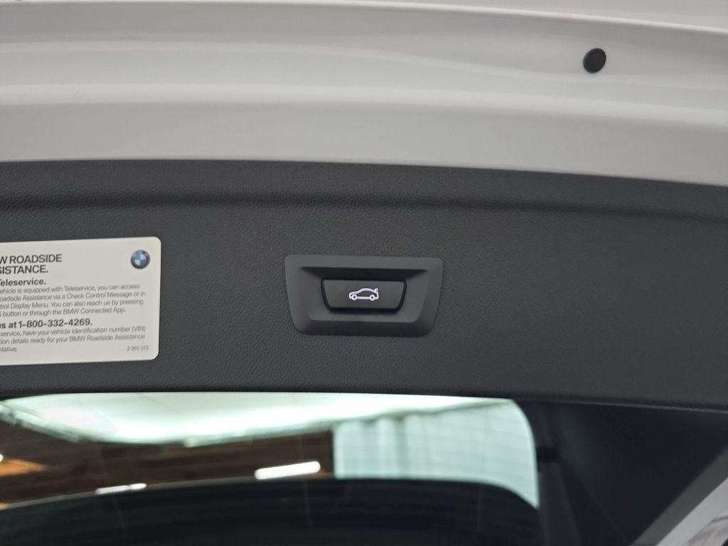 Used 2024 Mineral White Metallic BMW xDrive50 image 16