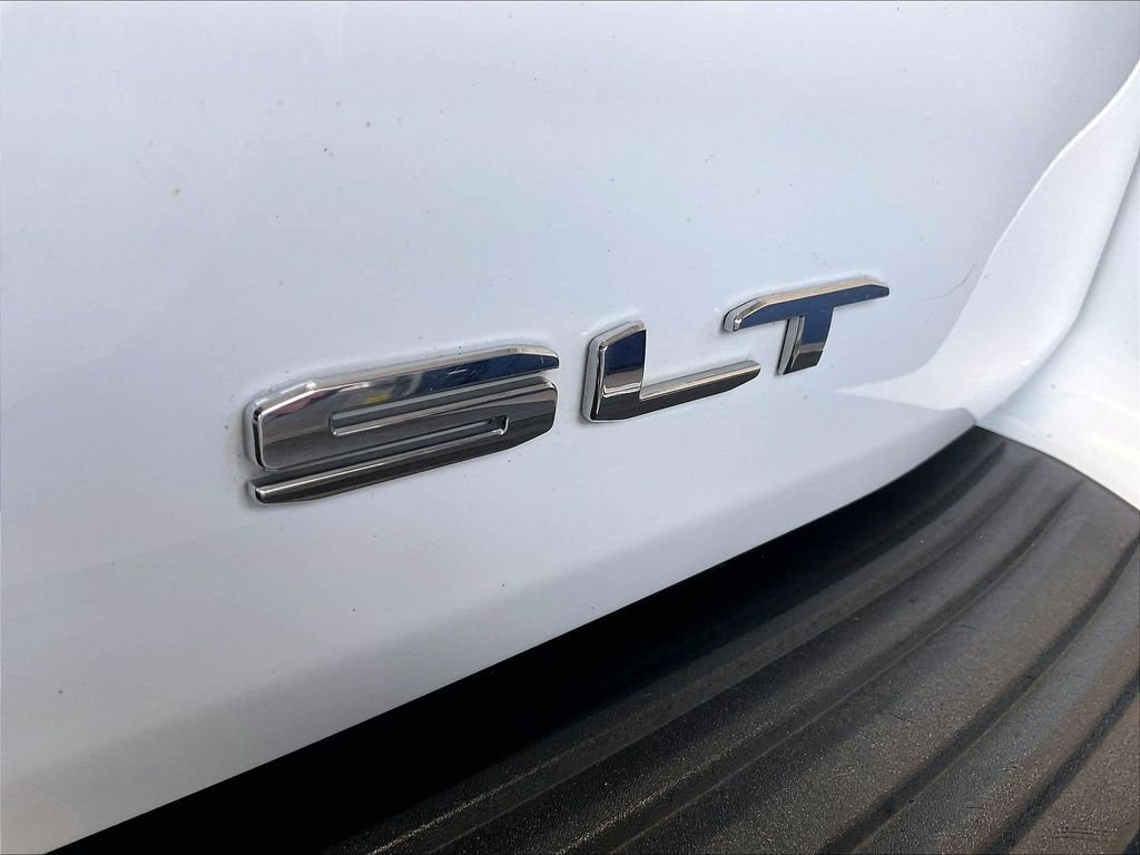 Used 2023 White GMC SLT image 30