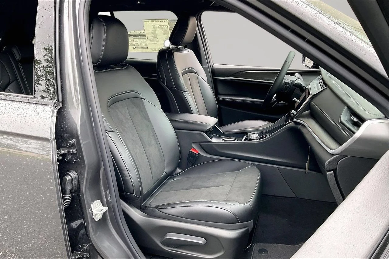 New 2026 Baltic Gray Metallic Clearcoat Jeep Altitude image 20