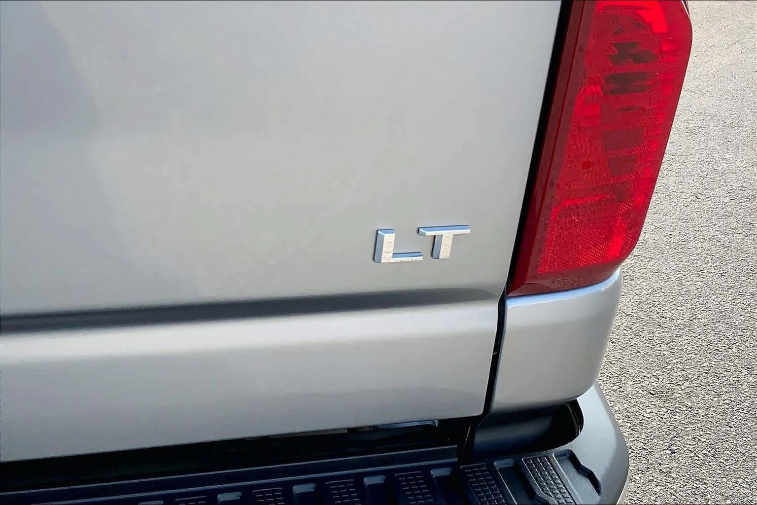 Used 2025 Sterling Gray Metallic Chevrolet LT image 10