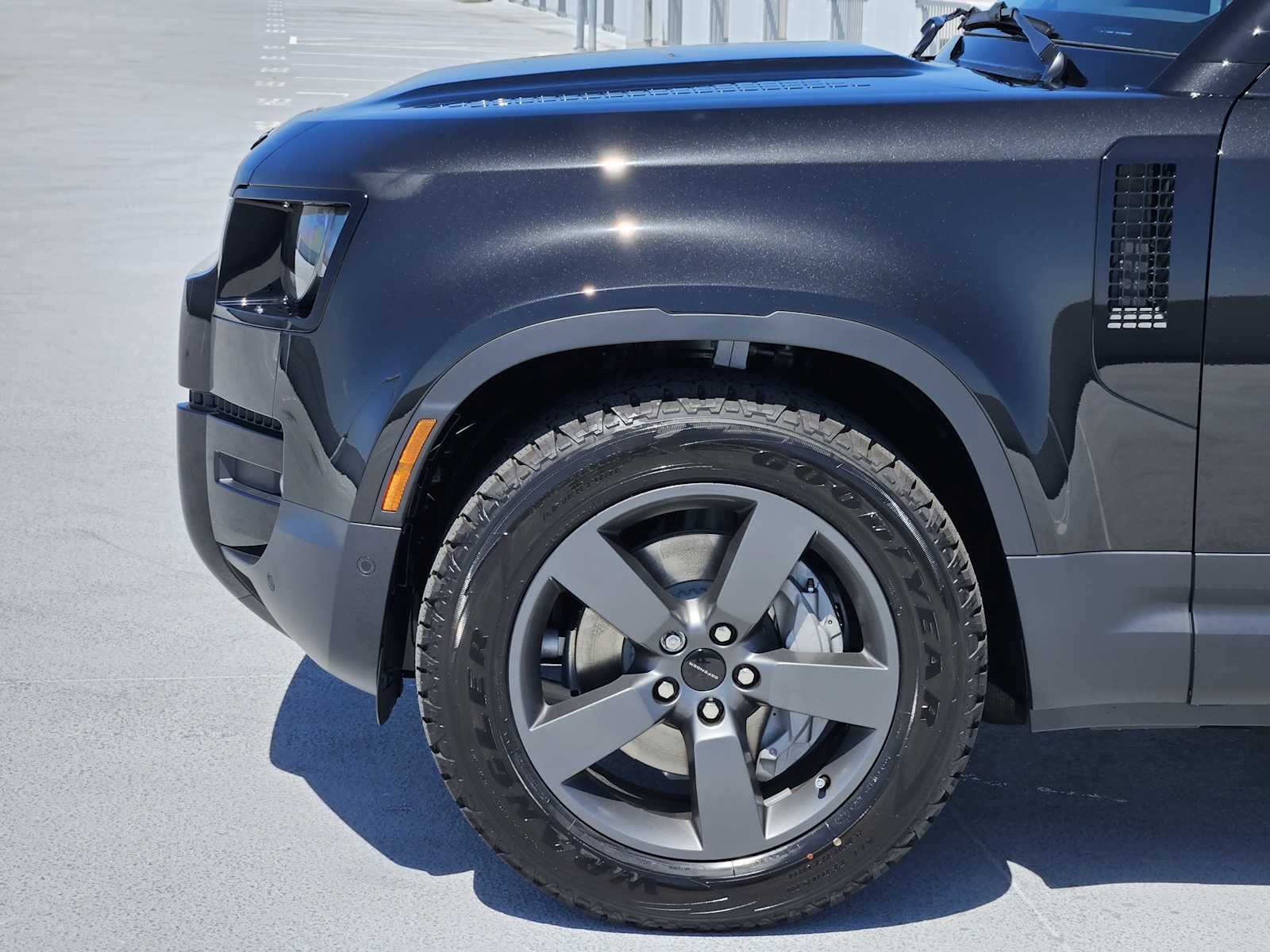 New 2026 Santorini Black LAND ROVER S image 8