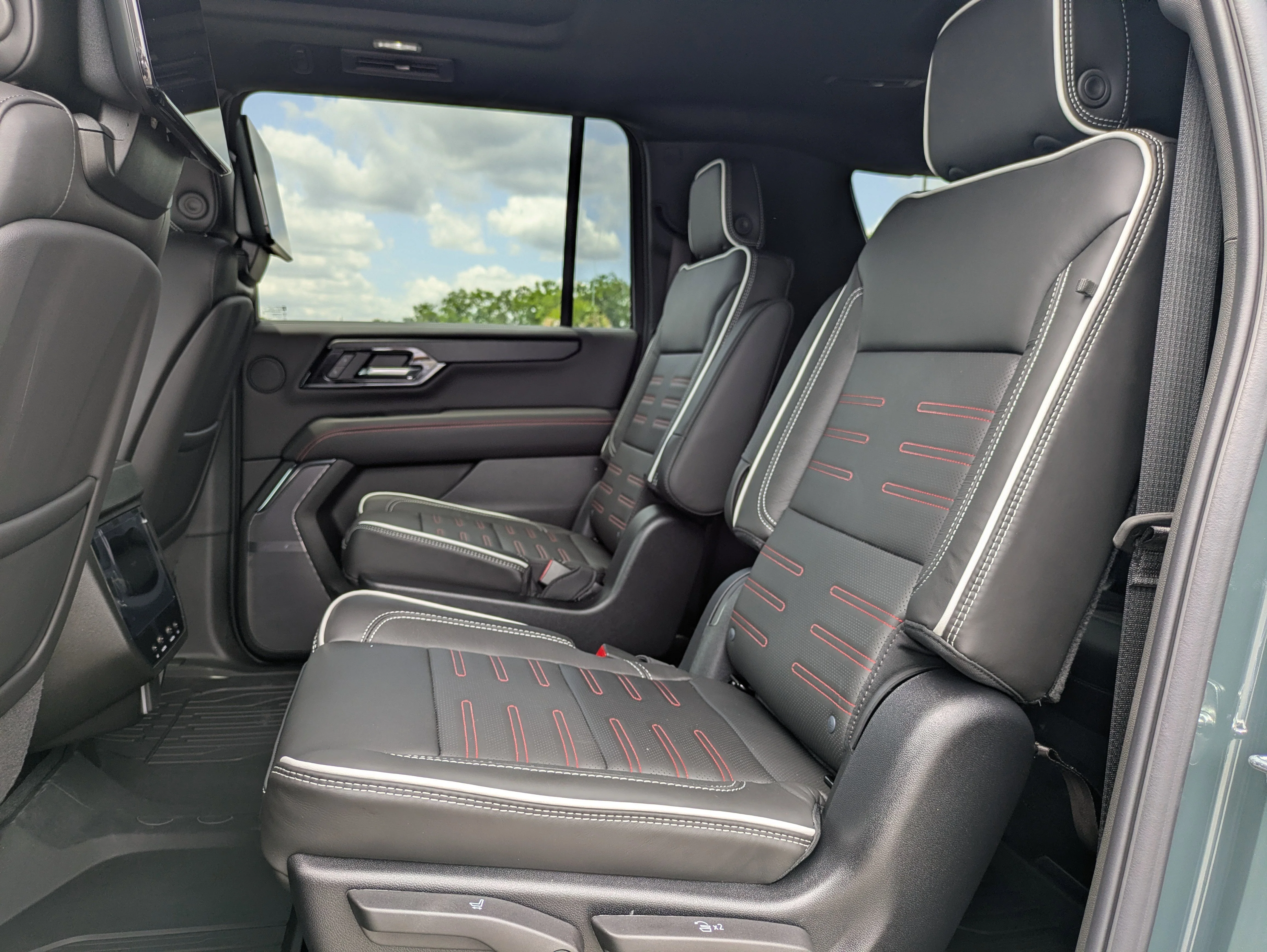 2026 GMC Yukon XL AT4 Ultimate - Photo 18