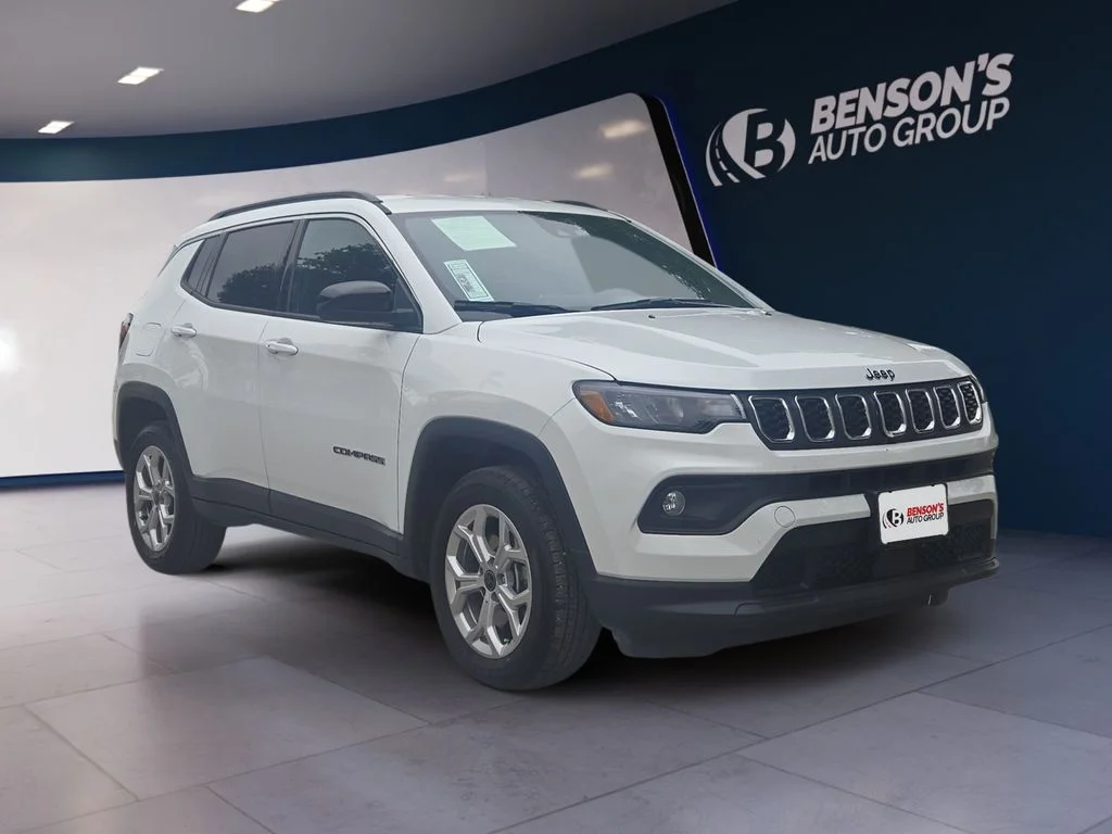 Used 2026 White Jeep Latitude image 7