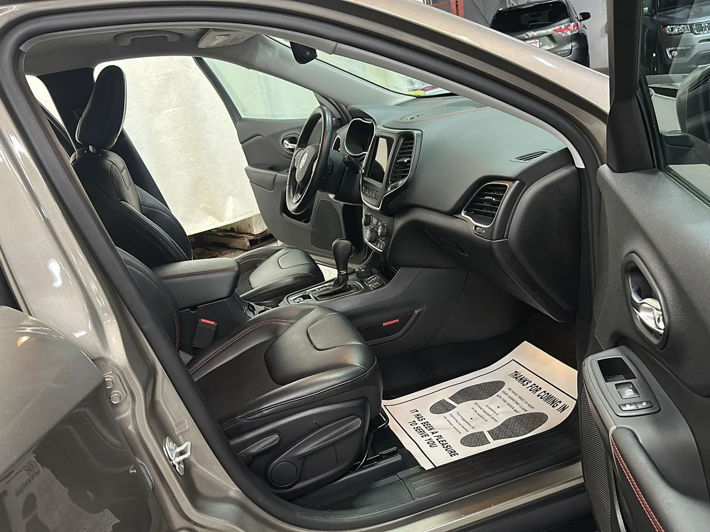 Used 2021 Olive Green Pearlcoat Jeep Trailhawk image 28