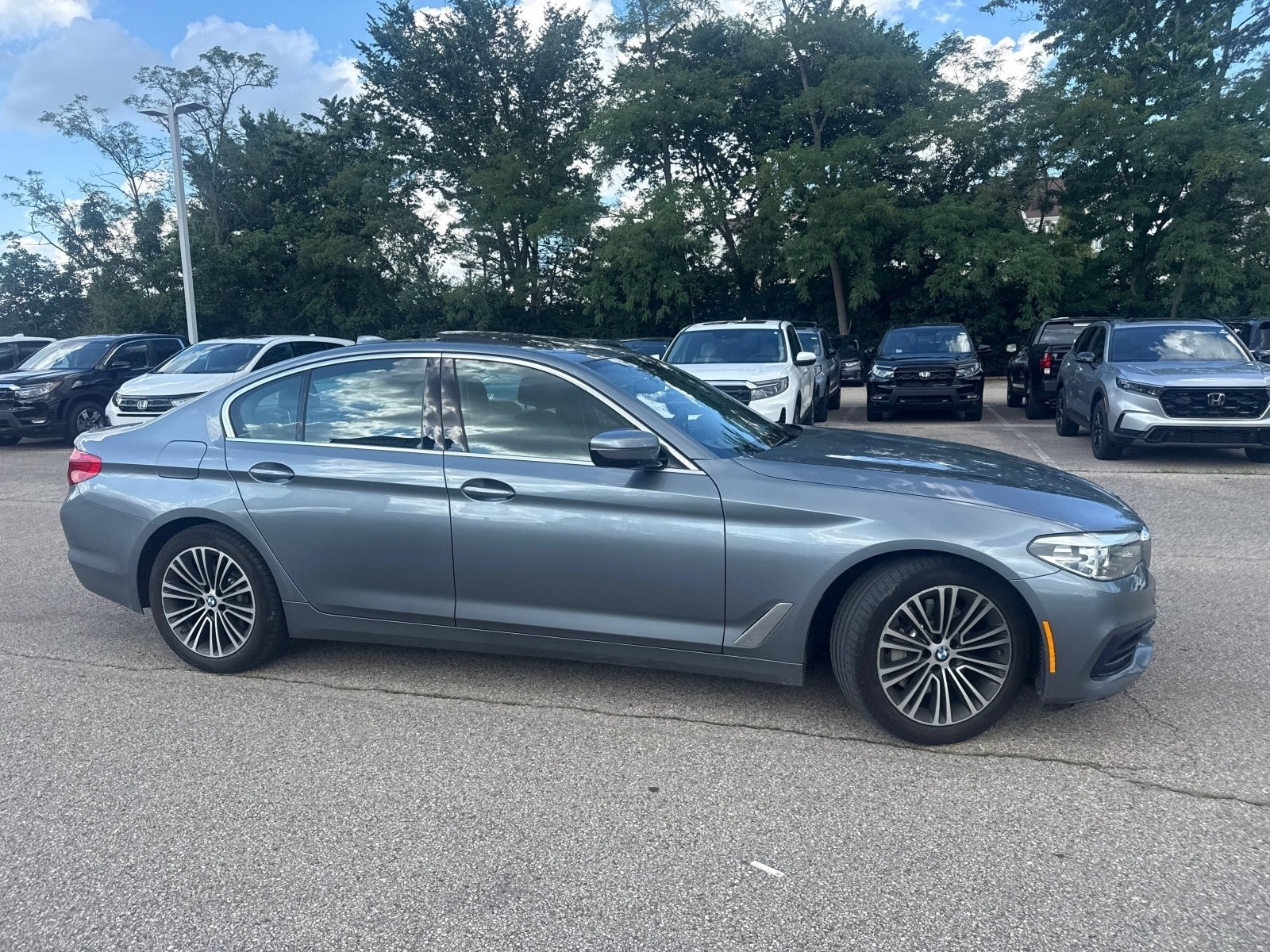 Used 2019 Bluestone Metallic BMW 530i xDrive image 27