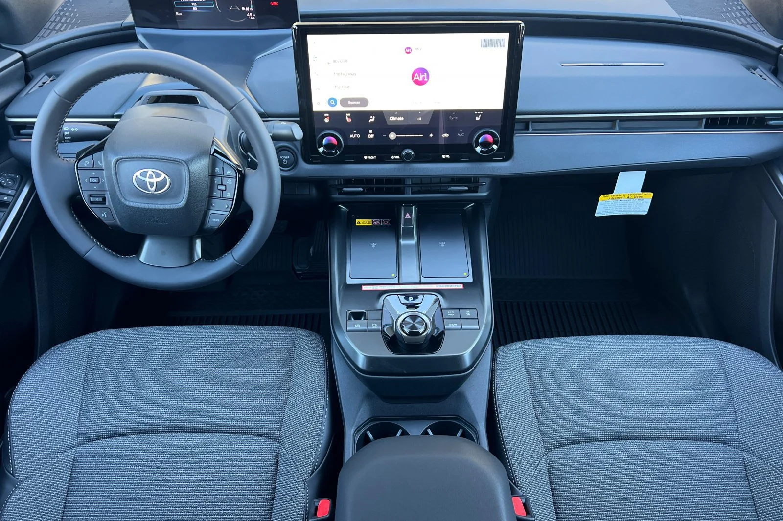 New 2027 Wind Chill Pearl <sup>1</sup> Toyota  XLE image 9