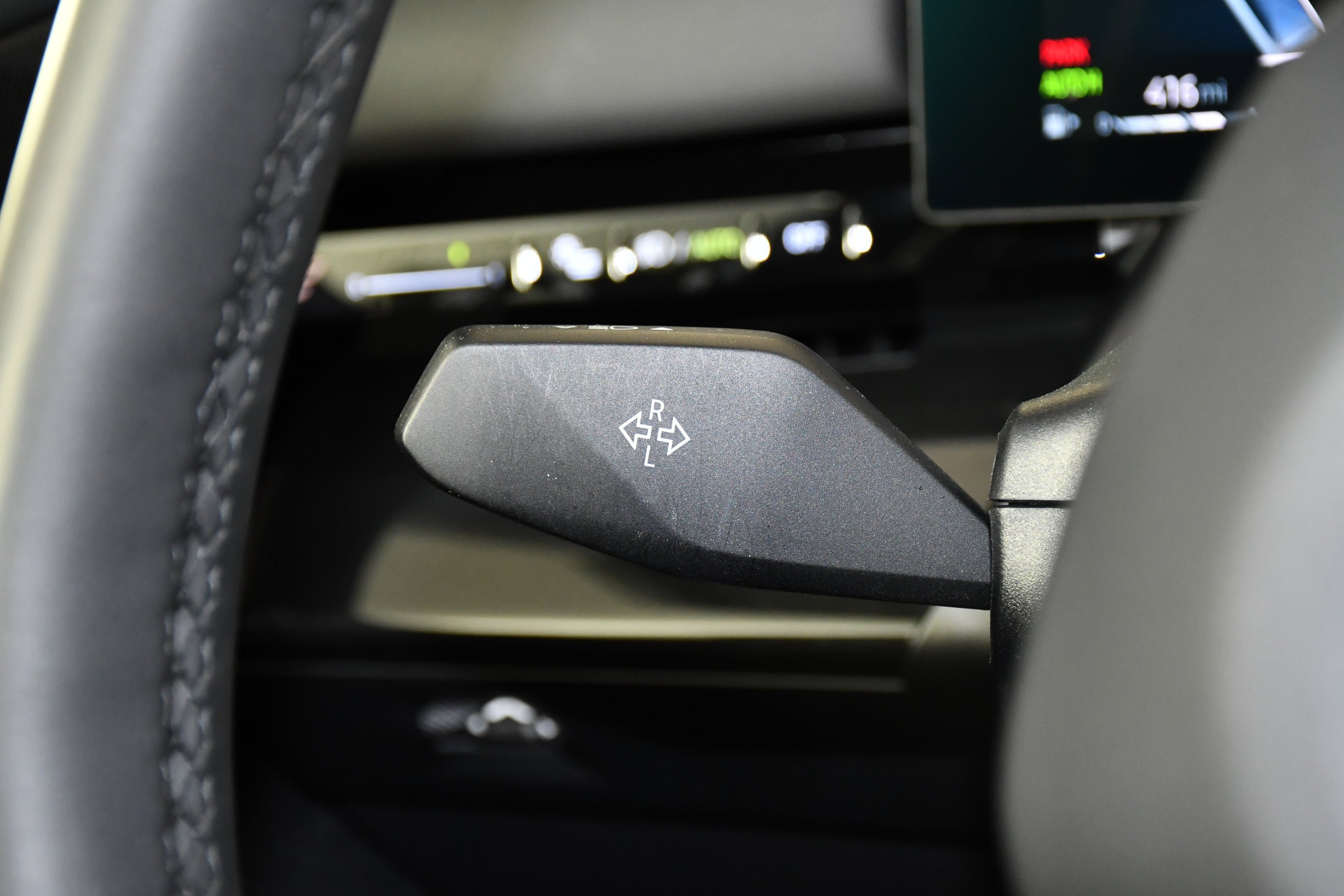 2025 BMW 5 Series 530i - Photo 23