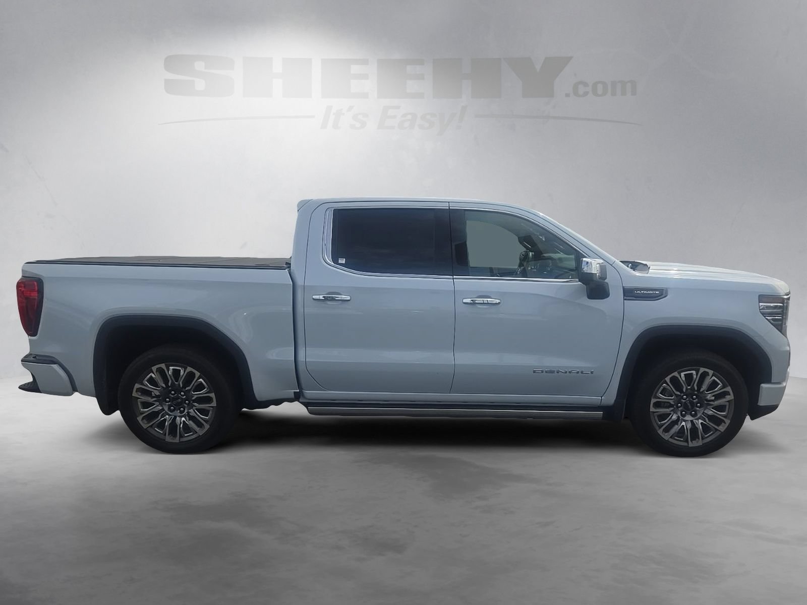 Used 2026 Glacier White Tricoat GMC Denali Ultimate image 10