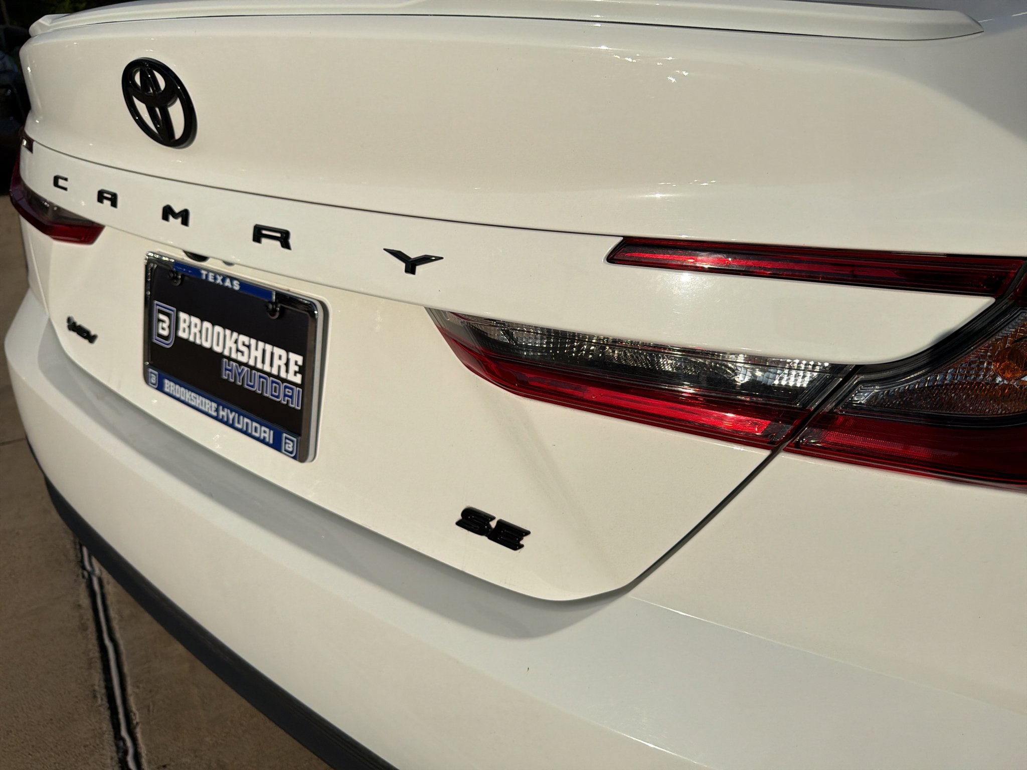 Used 2025 Ice Cap Toyota SE image 28