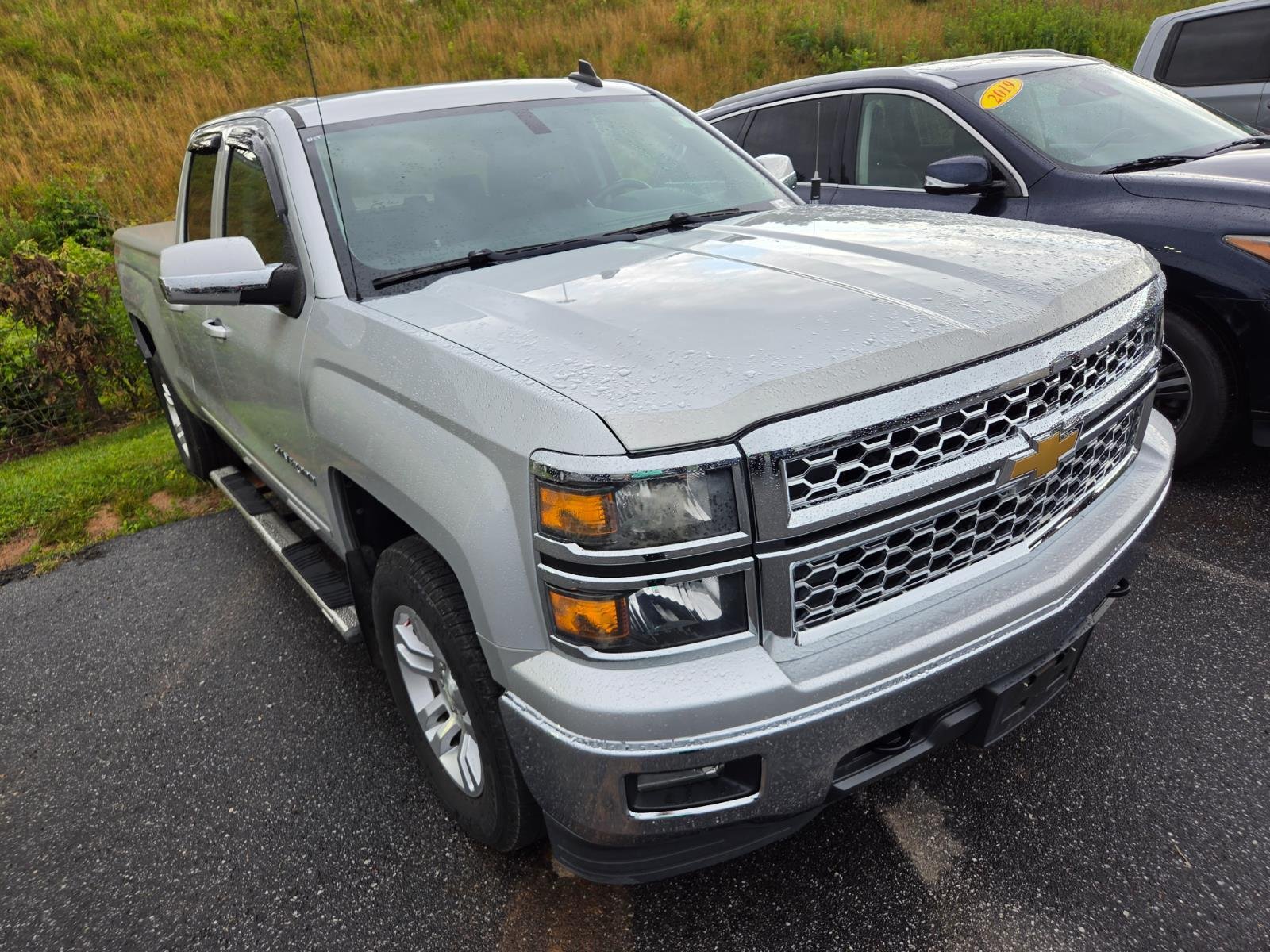 Used 2015 SILVER ICE METALLIC Chevrolet LT image 3