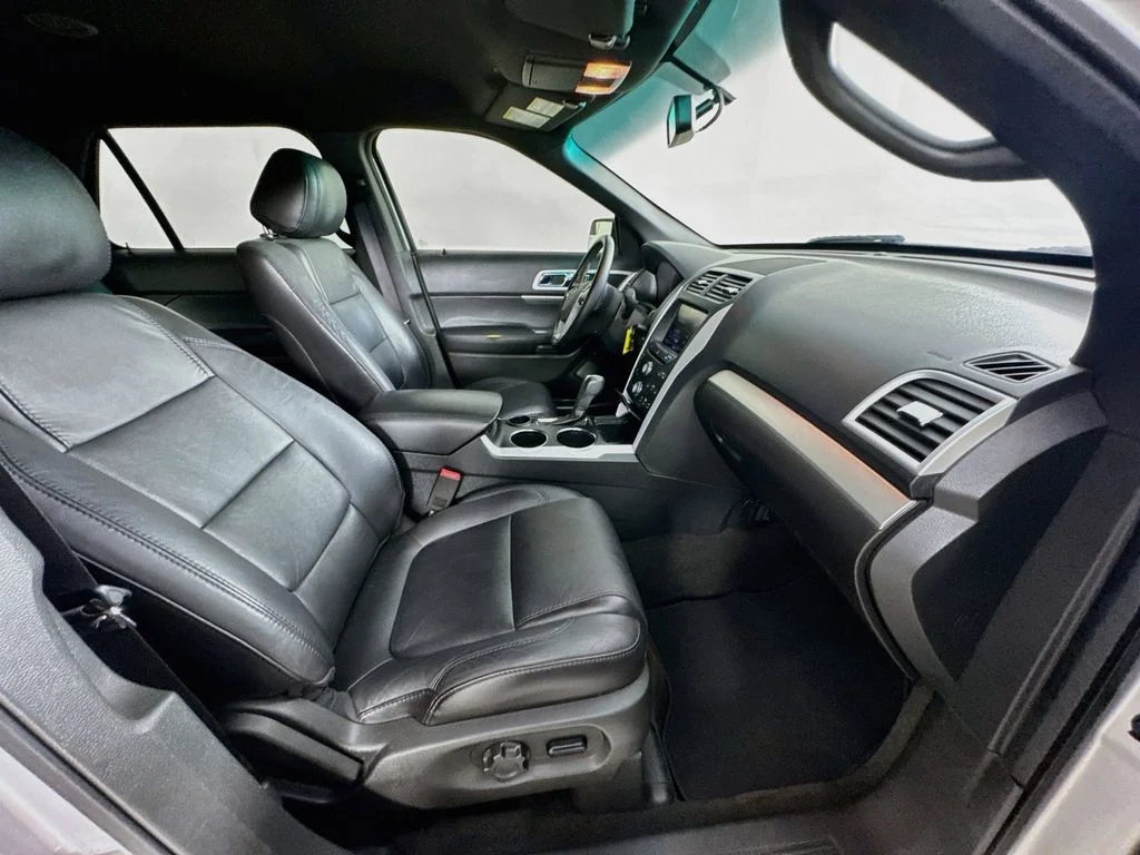 Used 2013 Ingot Silver Ford XLT image 34