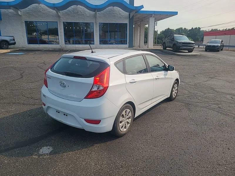 Used 2017 White Hyundai SE image 5