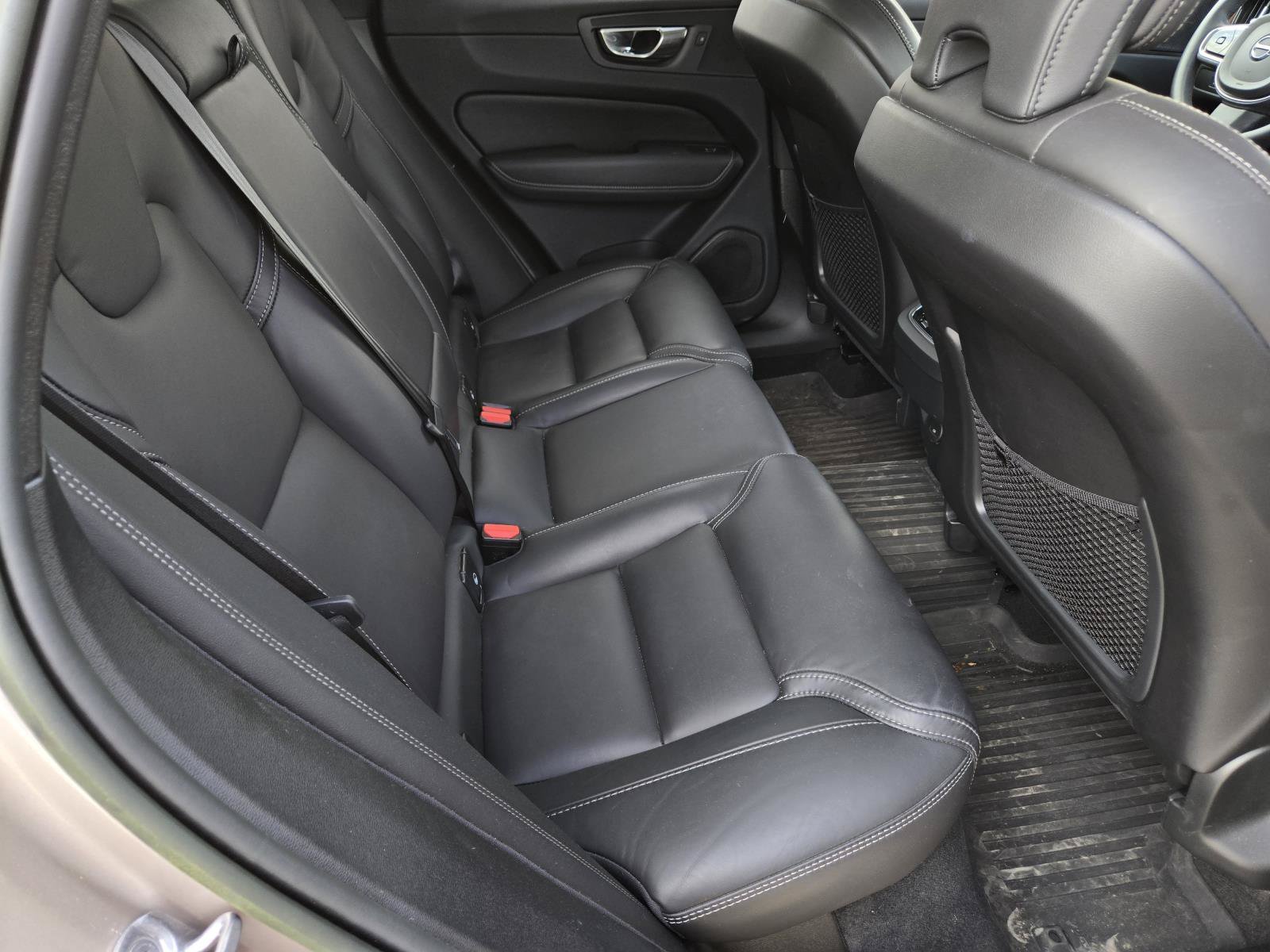 Used 2023 Silver Dawn Metallic Volvo Ultimate Bright Theme image 28