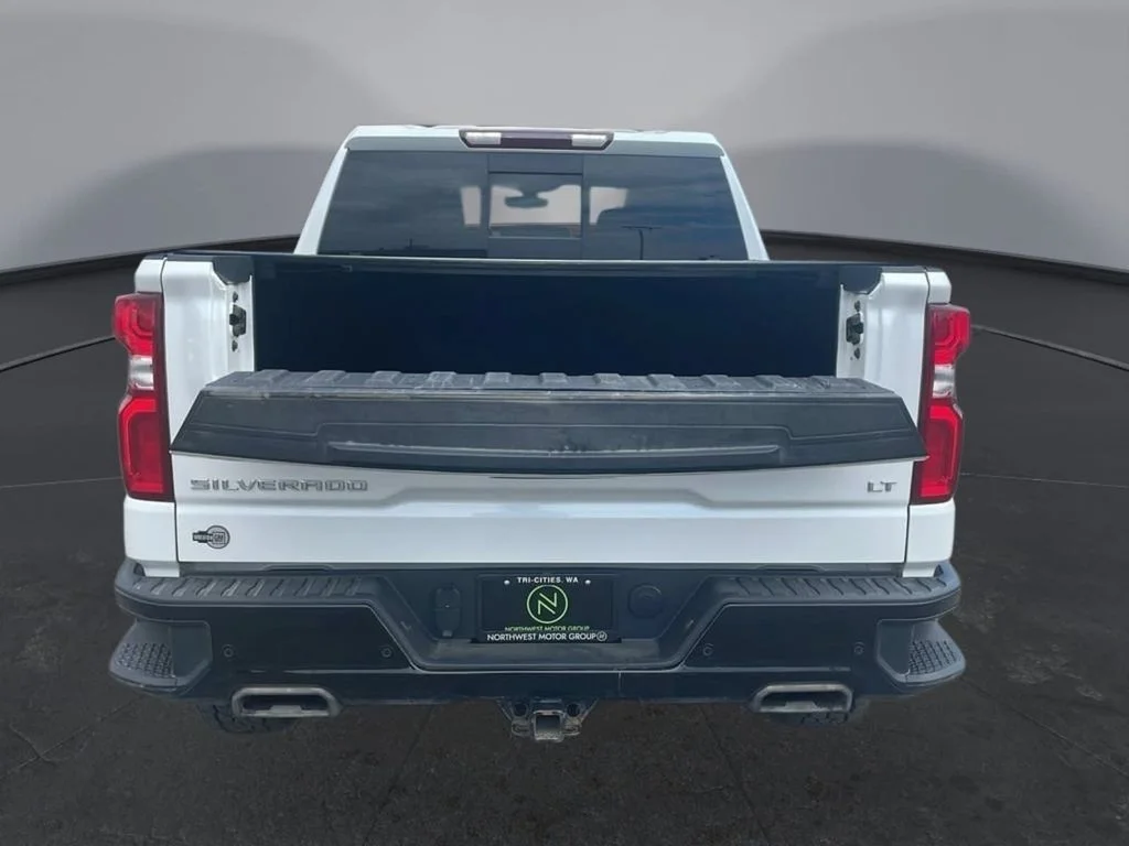 Used 2021 Iridescent Pearl Tricoat Chevrolet LT Trail Boss image 11