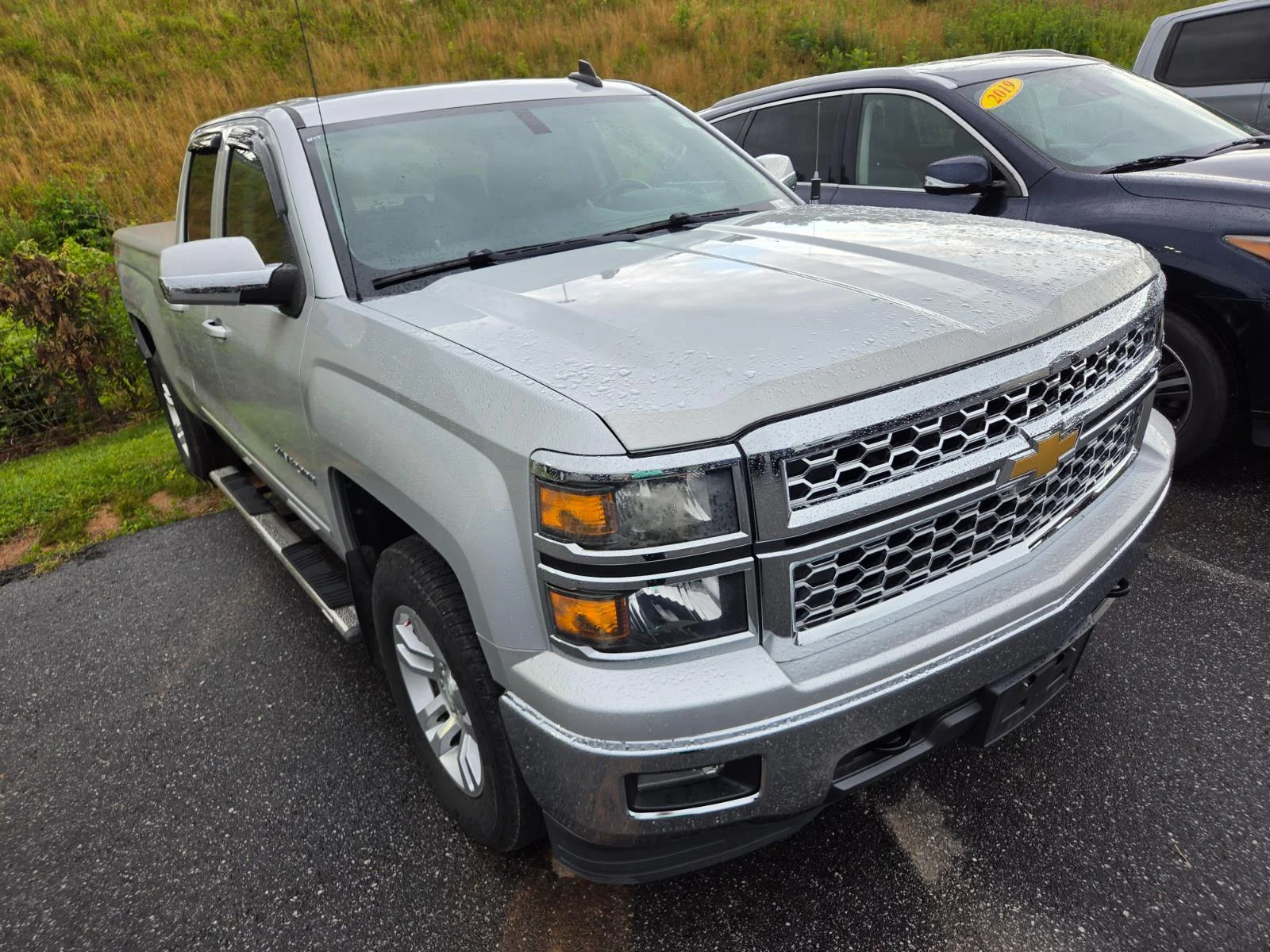 Used 2015 SILVER ICE METALLIC Chevrolet LT image 3