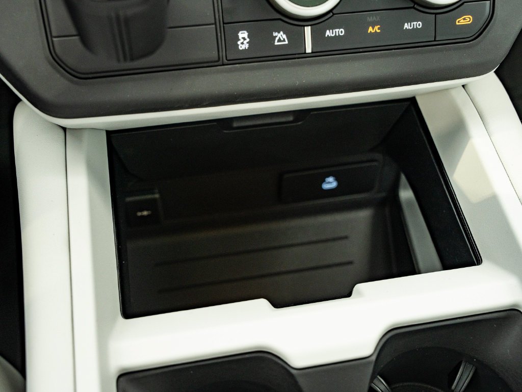 New 2026 Tasman Blue Land Rover X-Dynamic SE image 36