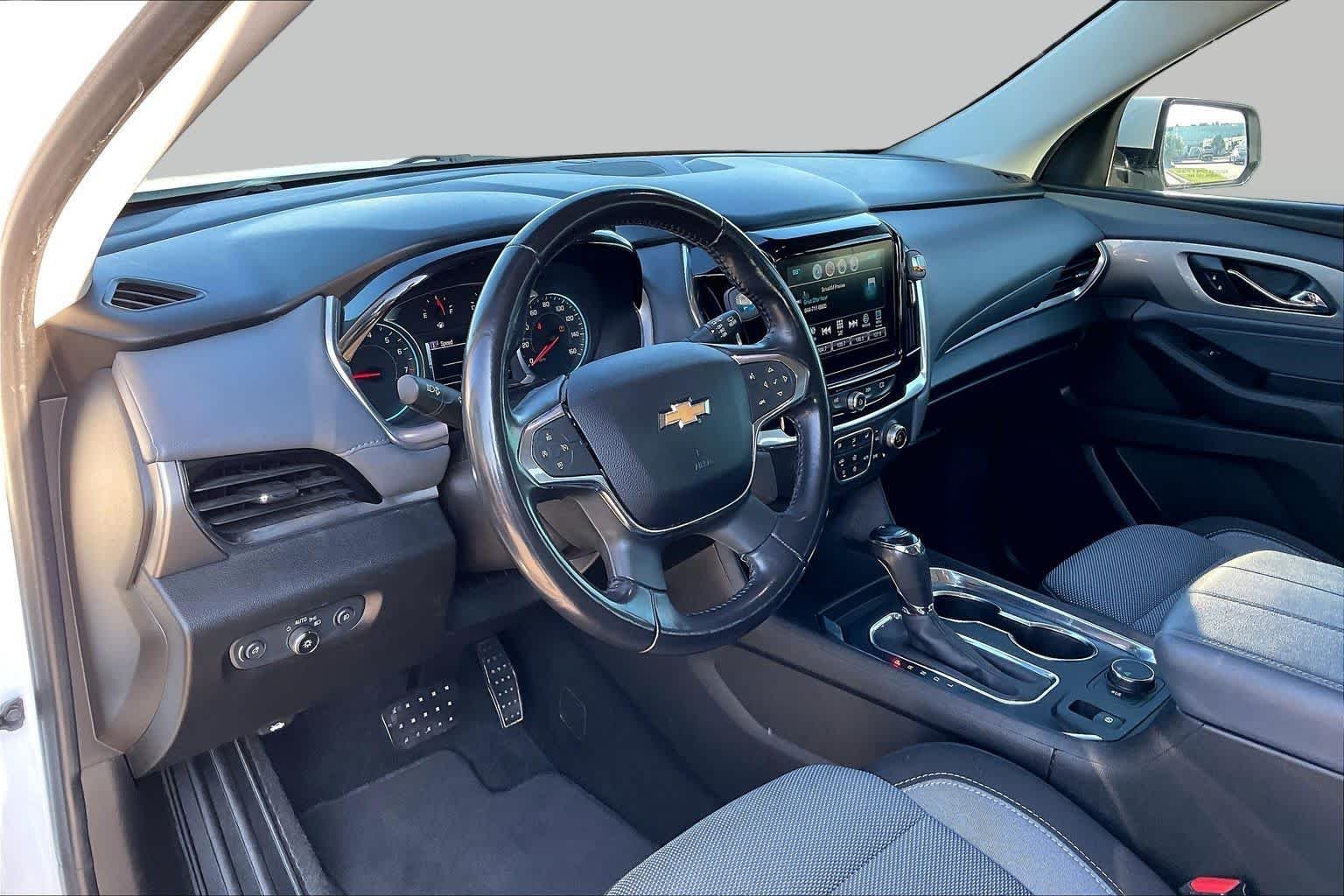 Used 2019 Summit White Chevrolet LT Cloth image 17